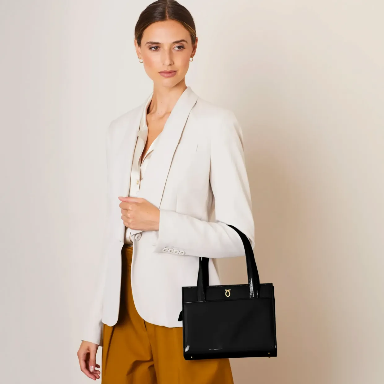 Lisa – Black (Patent)